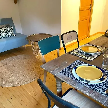 La Maison Plutot Gris-bleu