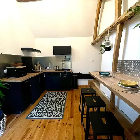 La Maison Plutot Gris-bleu *